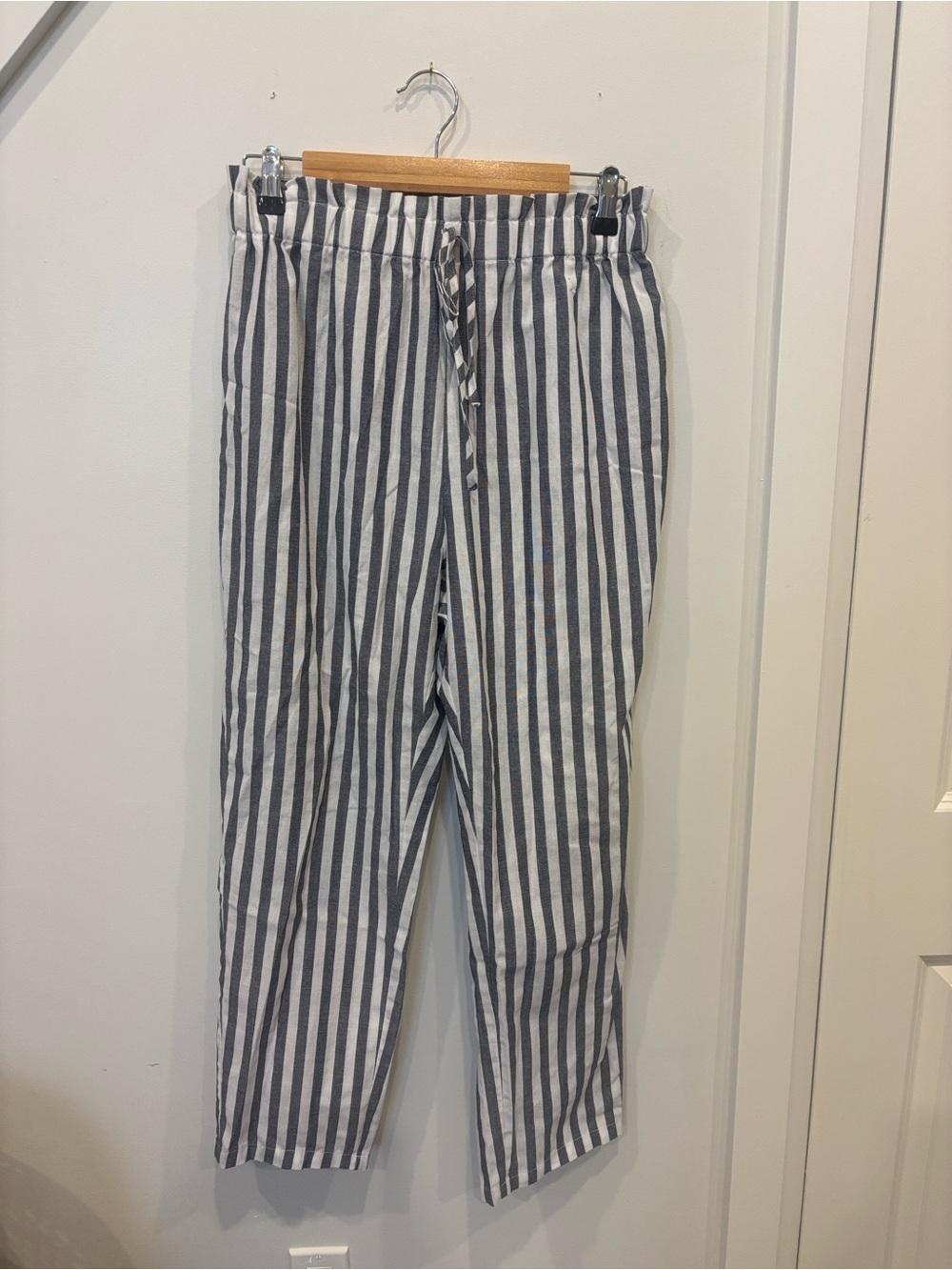Striped Drawstring Womenโs Pants - Grey & White